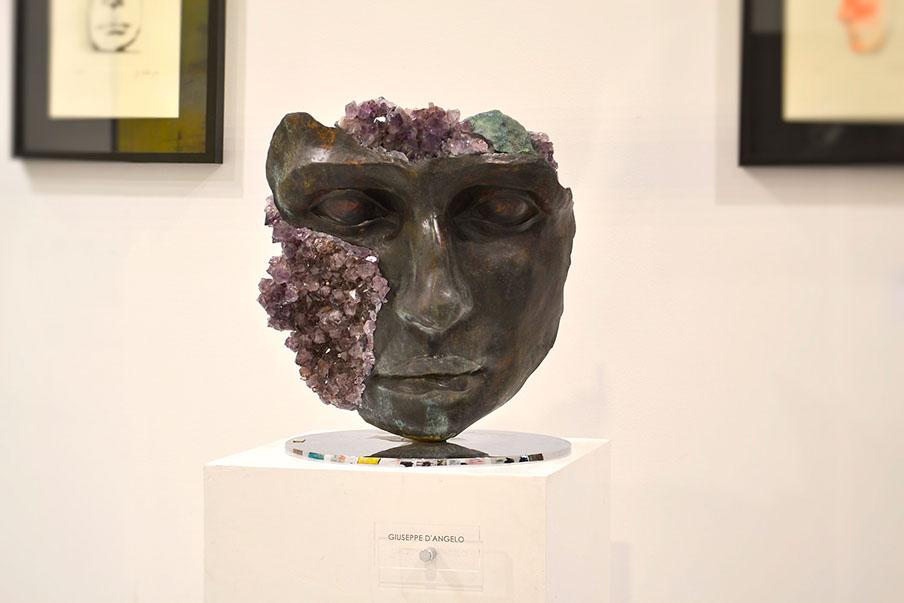 Giuseppe D'Angelo scultura un viso in bronzo e marmo emperador