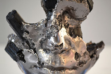Giuseppe D'Angelo una scultura un viso in alabastro e bronzo 