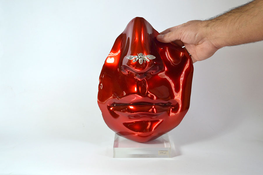 Giuseppe D'Angelo scultura in bronzo cromato rosso con ape in argento.