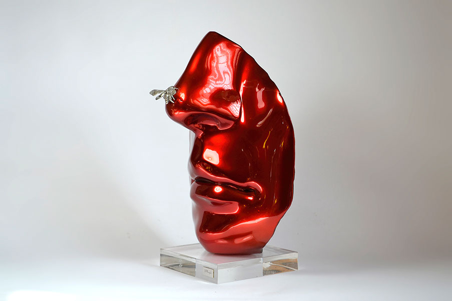 Giuseppe D'Angelo scultura in bronzo cromato rosso con ape in argento.