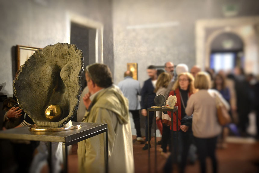 Turamali scultura esposta al Palazzo imperiale Genova