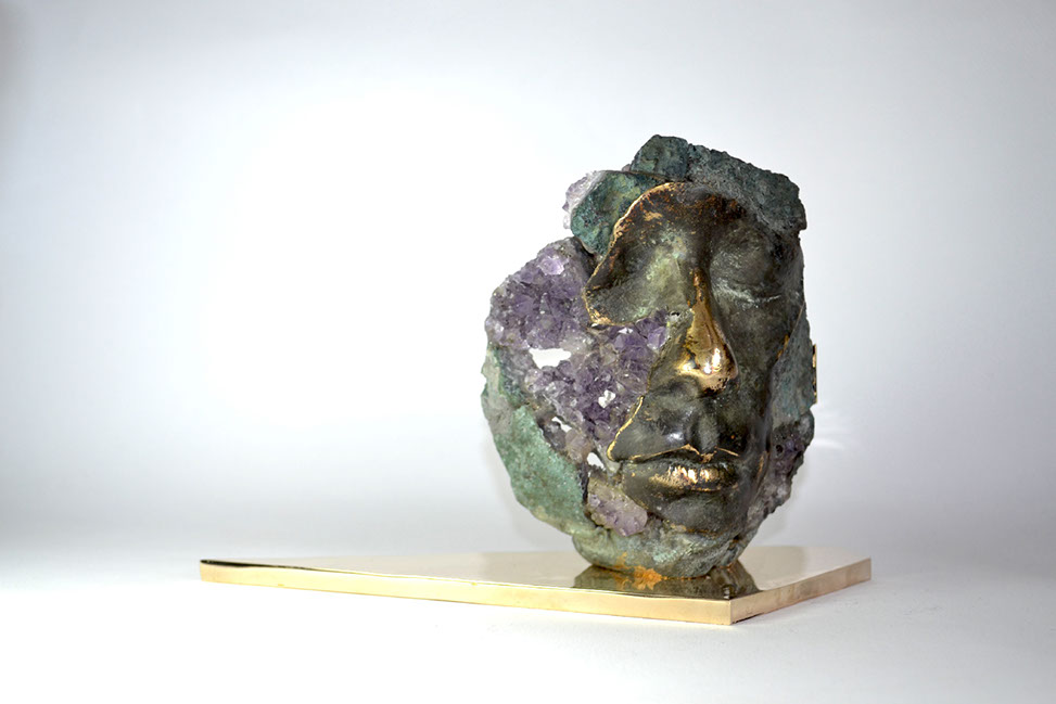 Giuseppe D'Angelo la scultura saggezza interiore un viso realizzato con materiali nobili bronzo e ametista