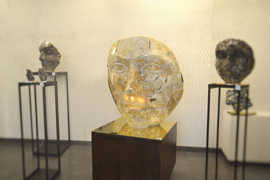 Giuseppe D'Angelo scultore, grande viso,&nbsp; opera in alabastro e bronzo