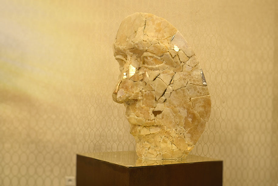 Giuseppe D'Angelo scultore, grande viso,&nbsp; opera in alabastro e bronzo