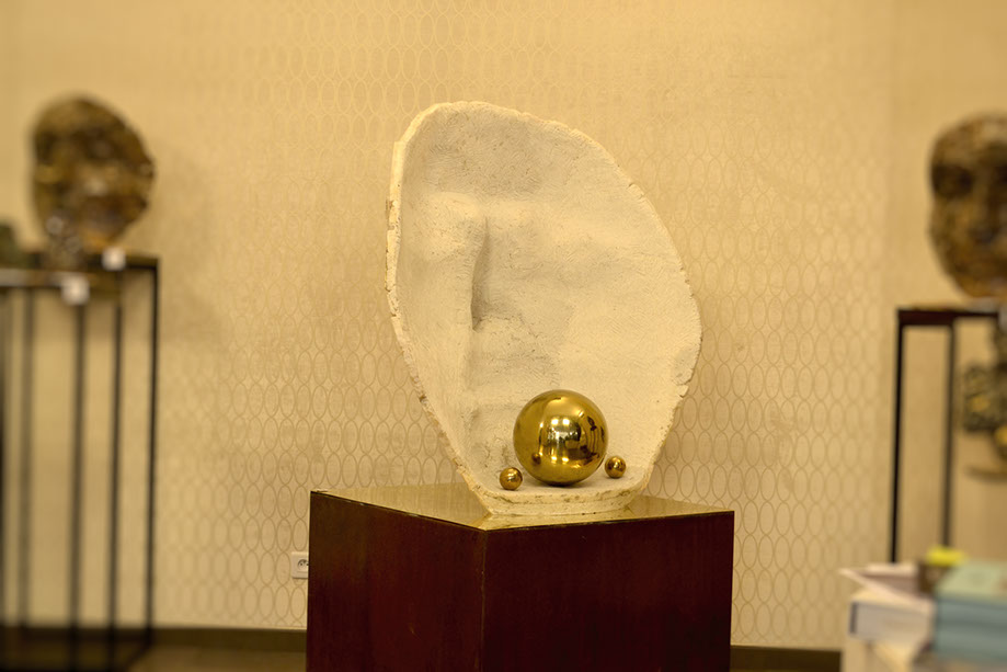 Giuseppe D'Angelo scultore, grande viso,&nbsp; opera in alabastro e bronzo