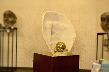Giuseppe D'Angelo una scultura un viso in alabastro e bronzo 