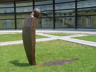Giuseppe D'Angelo scultore opera in bronzo e tormalina nera