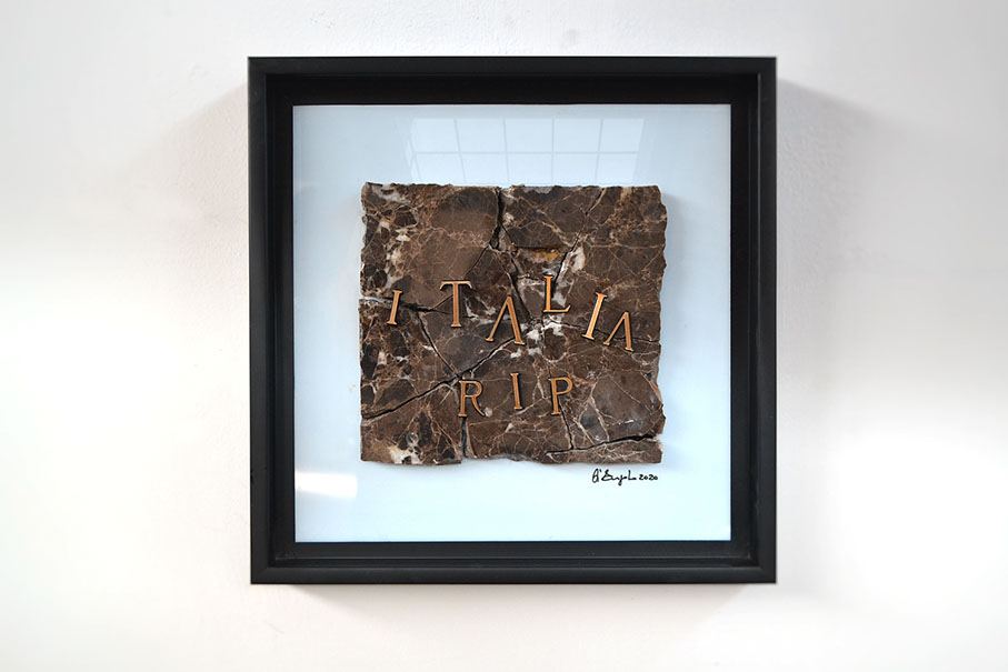 Giuseppe D'Angelo scultura marmo emperador e lettere in bronzo arte ai tempi del corona virus.