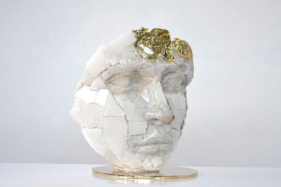 Giuseppe D'Angelo scultura un viso in bronzo e howlite 