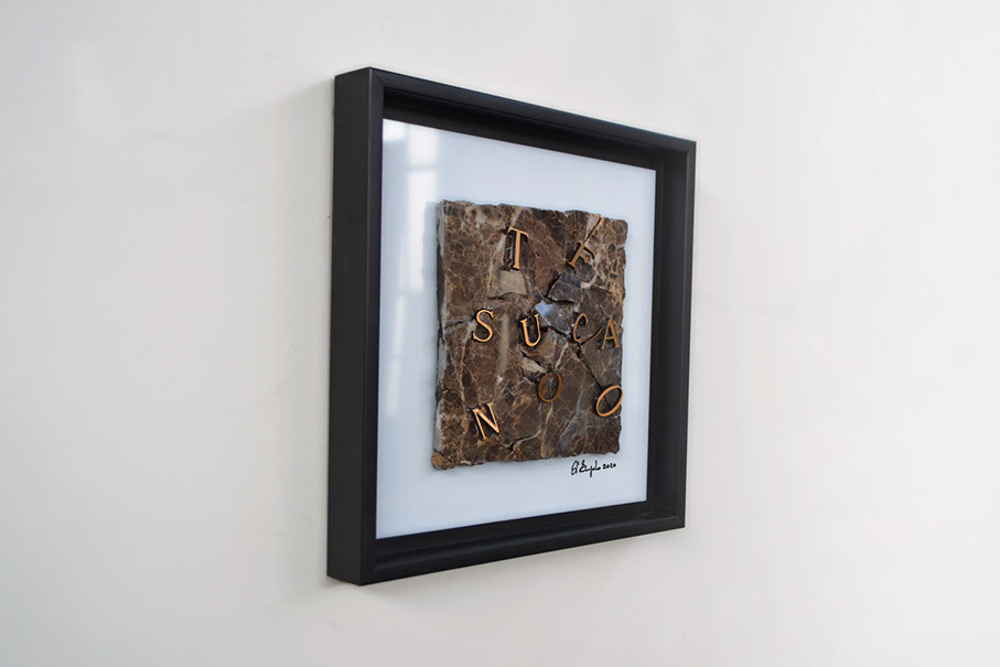 Giuseppe D'Angelo scultura marmo emperador e lettere in bronzo arte ai tempi del corona virus. suca